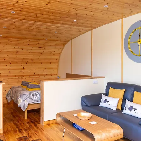 Kingsdale Luxury Pod With Hot Tub At Fell View Park Apartment