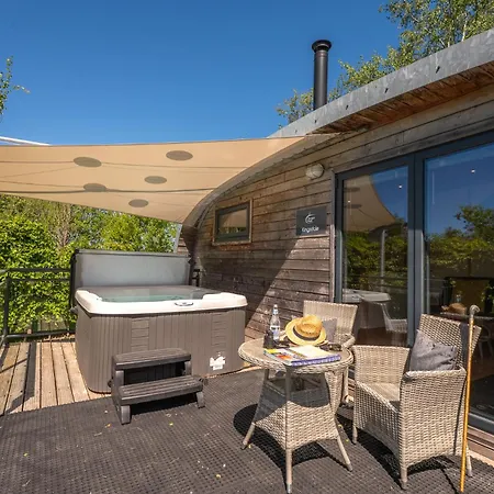 Kingsdale Luxury Pod With Hot Tub At Fell View Park 커크비로즈데일